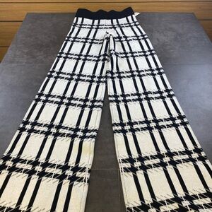 AKIRA Women’s Long Knit Comfy Wide Leg Black & White Plaid Pants Medium